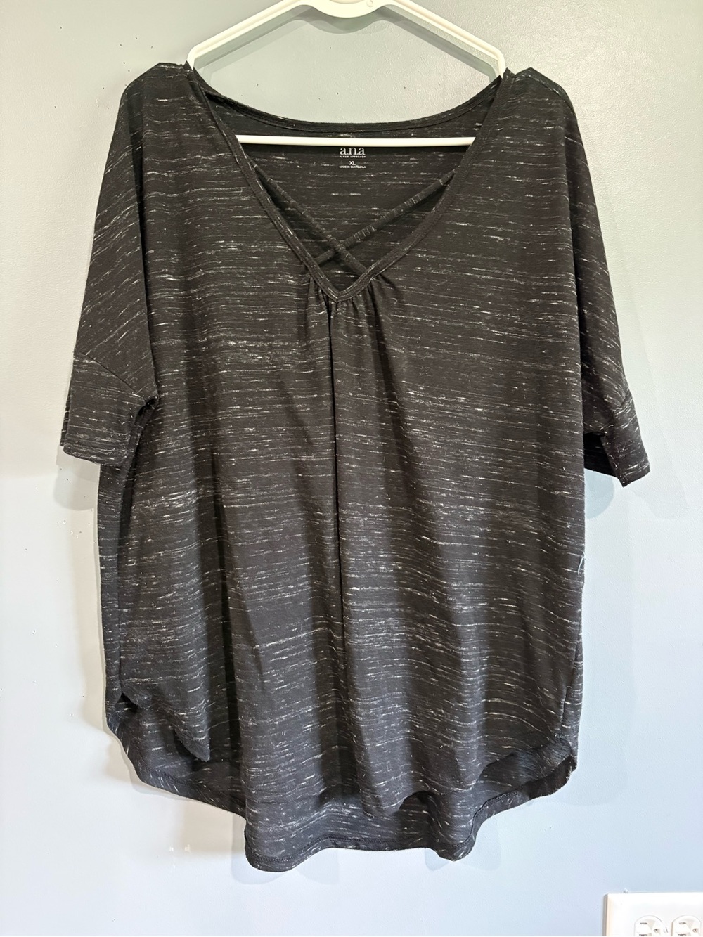 a.n.a A New Approach Space Dye Crisscross V-Neck Top Black White XL